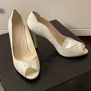 David’s Bridal Ivory Lace Heels Size 10